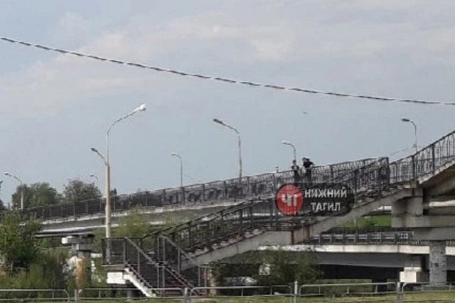 Двое свердловчан упали в реку во время драки на мосту