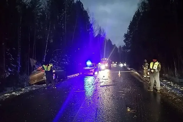 В лобовом ДТП на свердловской трассе погибли женщина и маленький ребенок