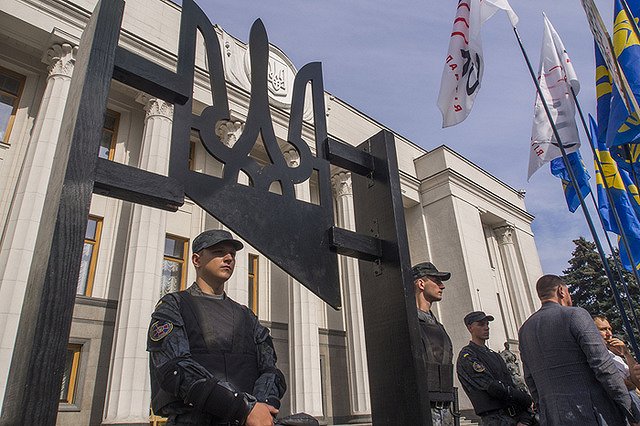 Россия и США начинают чувствительные друг для друга военные маневры