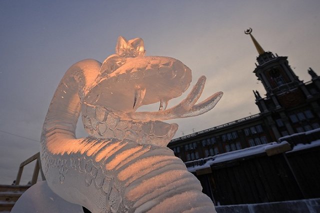 Автостоянка на Площади 1905 года закроется 11 ноября