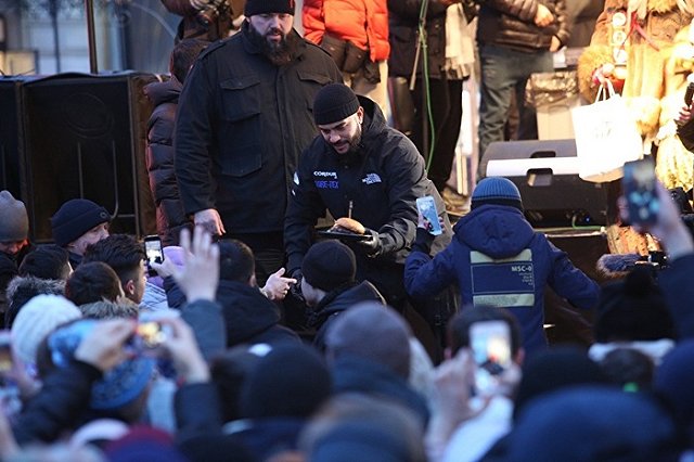 В Екатеринбурге из-за раздачи бесплатных бургеров от Тимати произошла давка