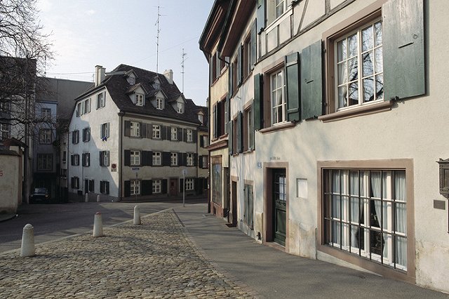 Банки в Швейцарии начали доплачивать заемщикам за кредиты