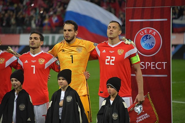 Футболист Сычев назвал три обязательные вещи для русского человека