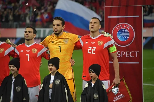 Футболист Сычев назвал три обязательные вещи для русского человека