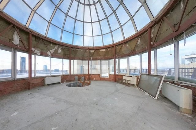 В Екатеринбурге вдвое подешевел пентхаус в доме свердловского губернатора