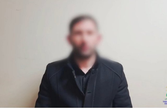 В Тюмени таксиста задержали за кражу пирогов у отменившего поездку пассажира