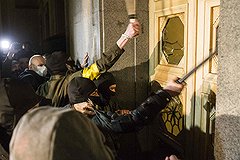 &quot;Правый сектор&quot; едва не взял штурмом Верховную Раду