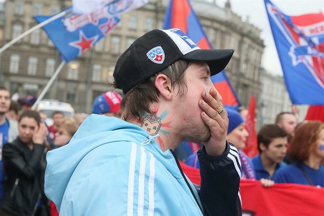 Врач СКА снял часы перед дракой с главным тренером Андреем Назаровым