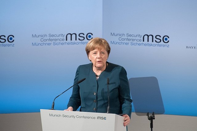 Меркель высказалась за сохранение транзита газа через Украину