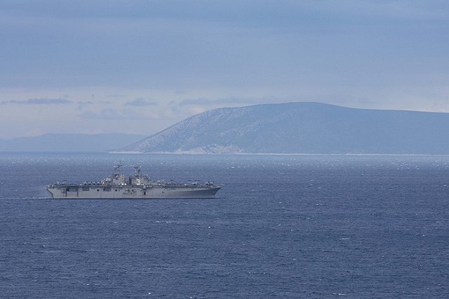 В Черное море вошел американский десантный корабль Carter Hall