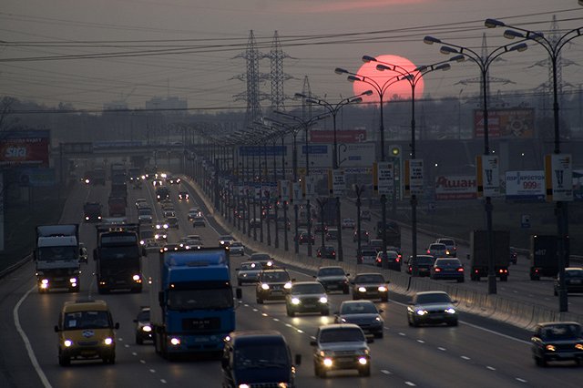 Водитель автомобиля Kia снес будку у «Крокус Сити Холла» и задавил охранника