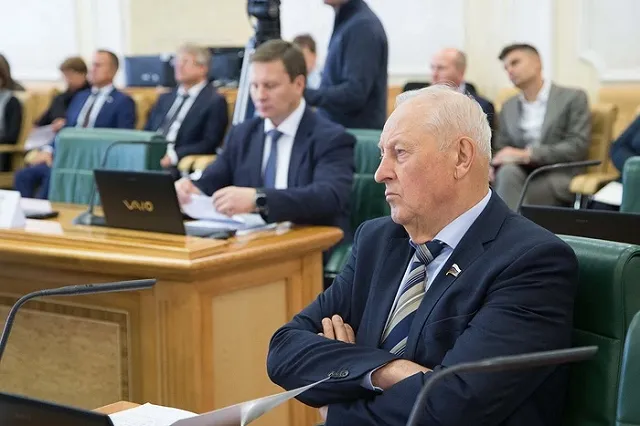 Эдуард Россель награждён орденом Александра Невского по указу Путина