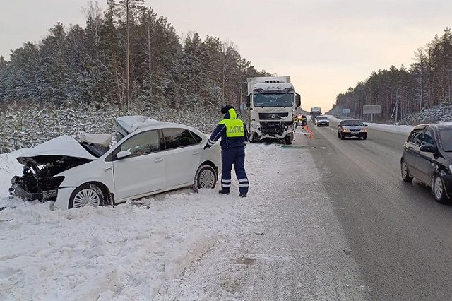 Стало известно, кто погиб в страшной аварии на ЕКАД