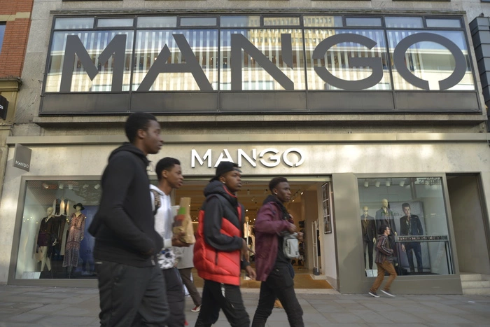 Рубашки из российских Zara и Mango признали опасными для здоровья