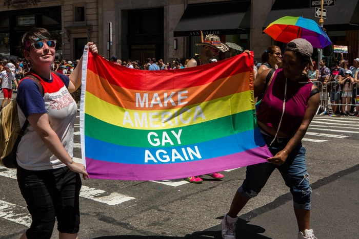 Российский телеканал намерен вывезти геев из страны