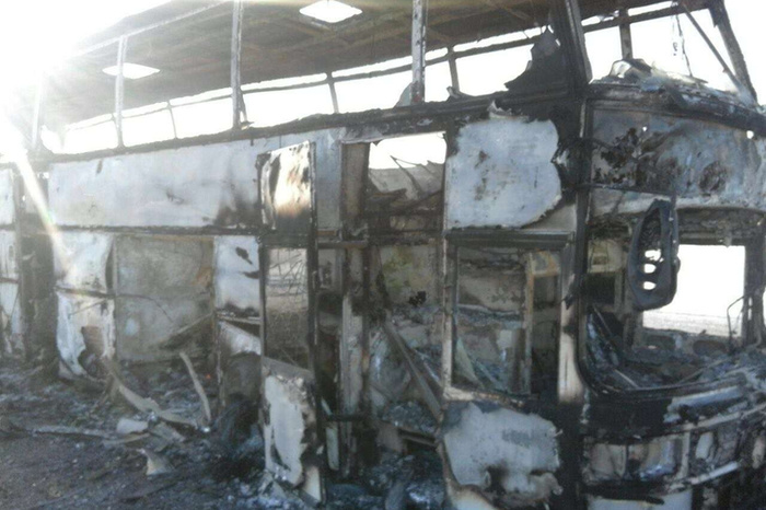 Причиной пожара в автобусе, где сгорели 52 человека, могла стать драка