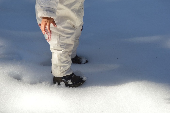 В Саратовской области маленький ребенок насмерть замерз возле магазина