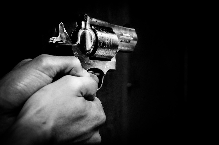 В екатеринбургском кафе мужчина угрожал посетителям пистолетом