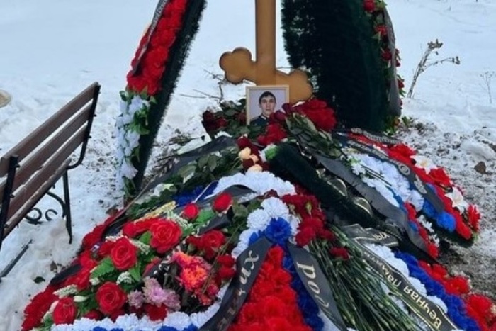 В Екатеринбурге похоронили старшего лейтенанта, погибшего во время СВО