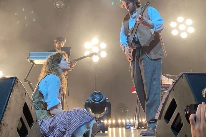 Певицу Монеточку* оштрафовали за отсутствие маркировки иноагента