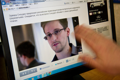 Сноуден уже довольно бегло говорит по-русски