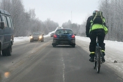Екатеринбургский велосипедист «троллит» нарушителей на авто