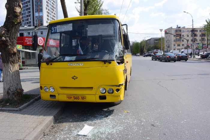 В общественном транспорте Екатеринбурга снова травмировался пассажир