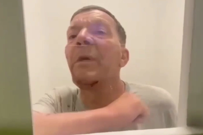 «Я чистил селедку». Мужчина с ножом напал на сотрудницу в зале ожидания красноярского аэропорта