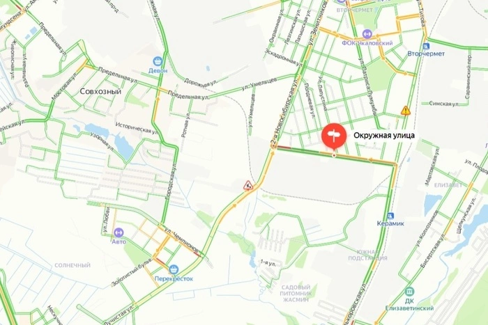 Екатеринбуржцы стоят в огромных пробках из-за нового трамвая