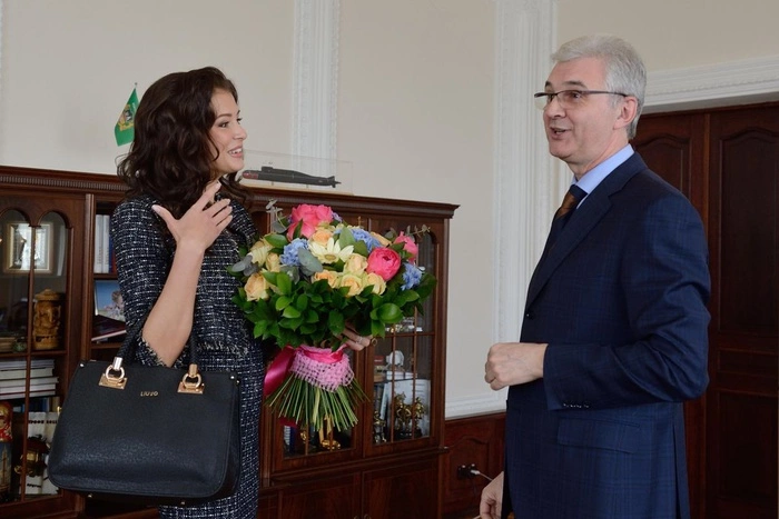 «Мисс Россия 2015» София Никитчук встретилась с Александром Якобом