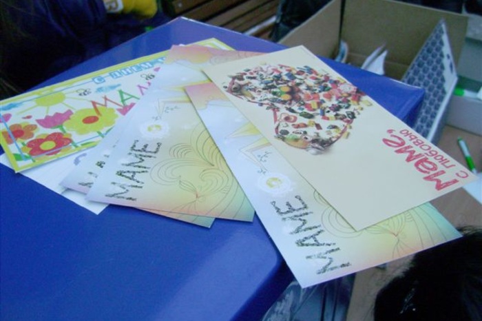 Уральские студенты признаются в любви мамам через открытки