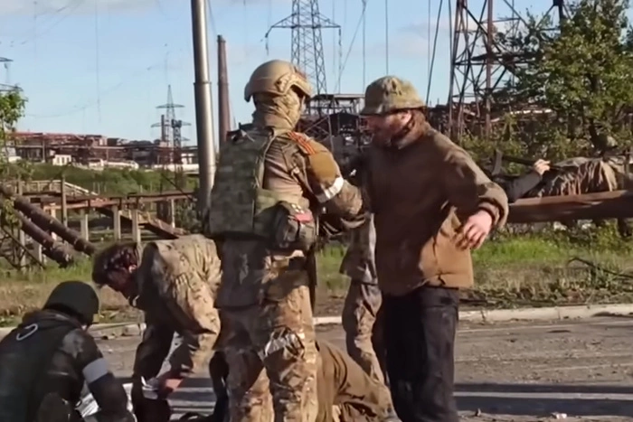 Шойгу сообщил о более 1900 сдавшихся в плен военных с «Азовстали»