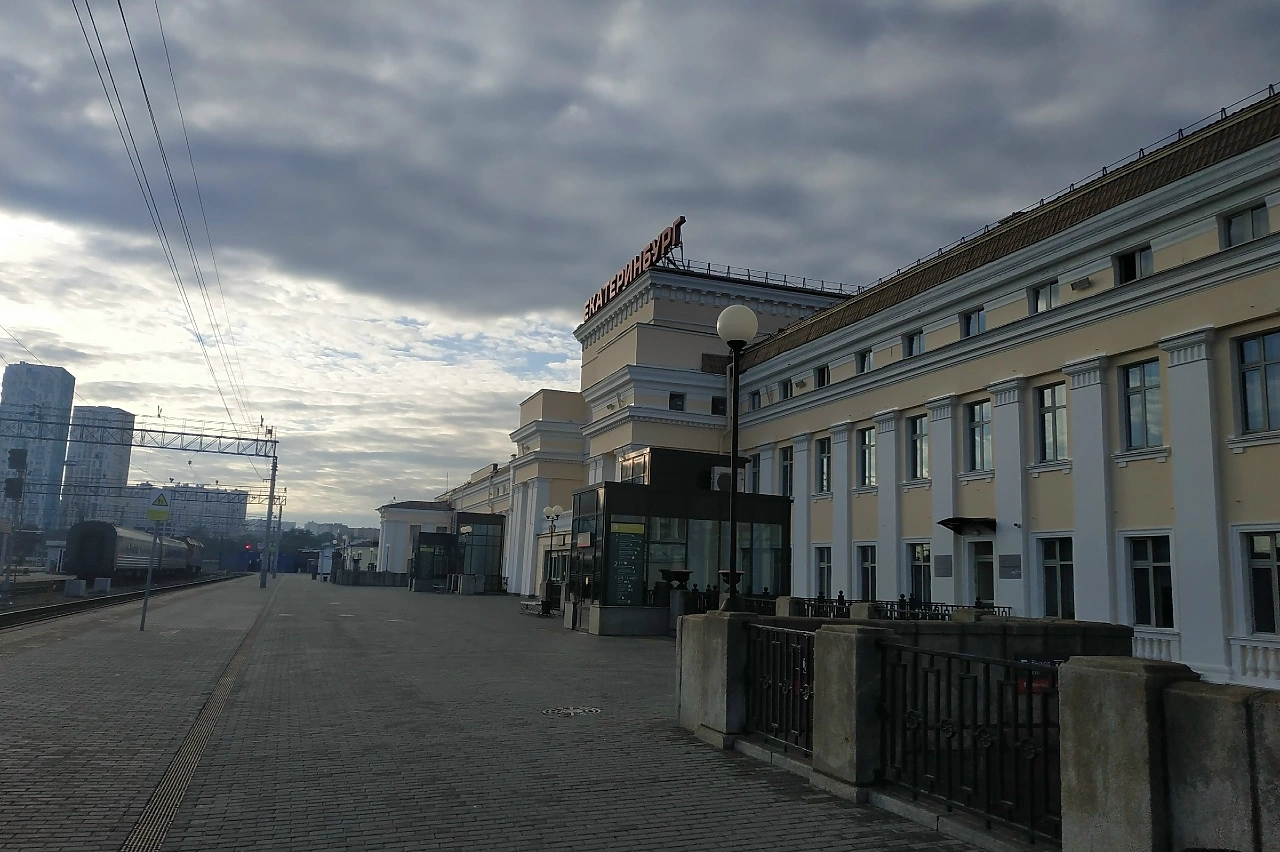 Подростка-зацепера, приехавшего между вагонами, сняли с электрички «Ревда — Екатеринбург»