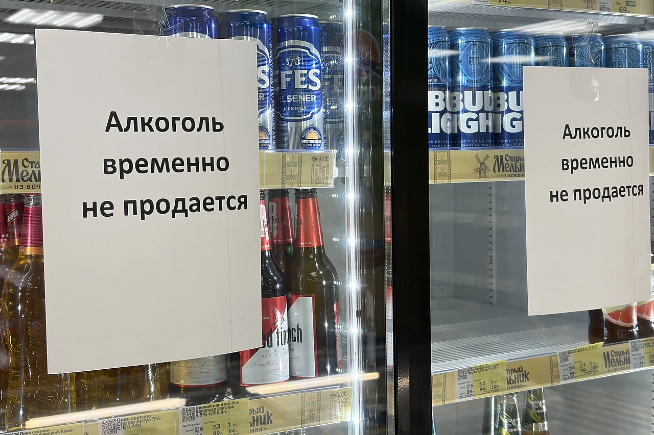 Уральца арестовали за дебош в аэропорту Новокузнецка перед вылетом в Екатеринбург (ВИДЕО)