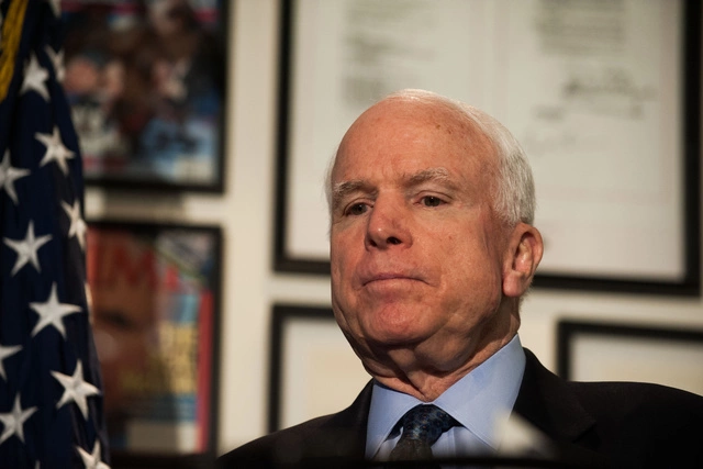 Джон Маккейн назвал санкции против России шуткой