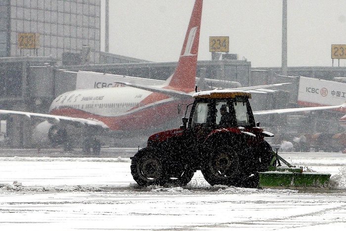 Авиакомпании США отменили пять тысяч рейсов из-за снежной бури