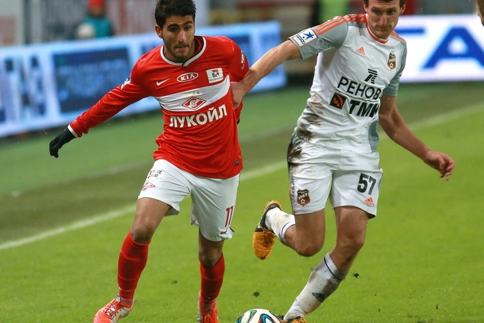 «Урал» предложил Леониду Слуцкому своих футболистов на замену Игорю Денисову