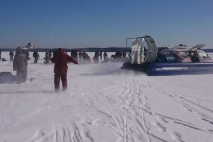 На Белоярском водохранилище 200 рыбаков унесло на льдине