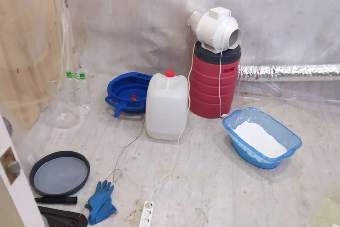 ФСБ обнаружила подпольную нарколабораторию в Екатеринбурге — фото