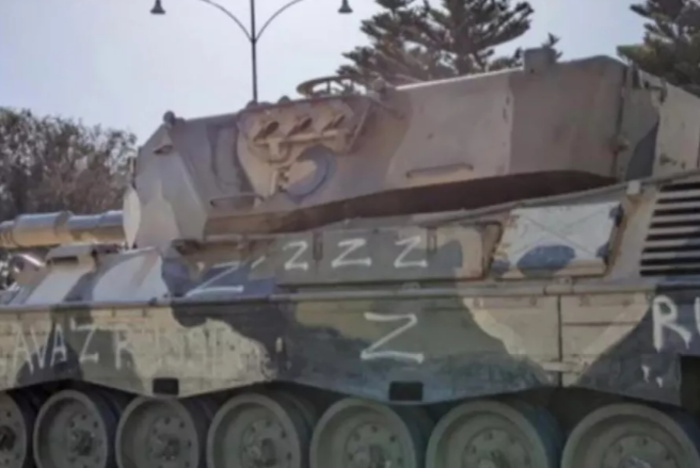В Австралии на корпусе танка Leopard появился лозунг «Слава России!»
