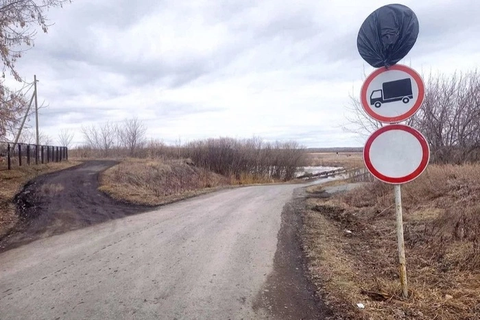 В Свердловской области под воду ушёл мост