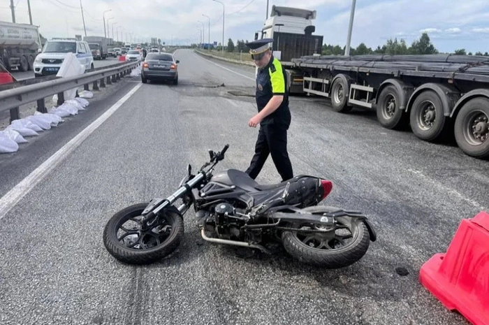 Мотоциклист без прав разбился на трассе Екатеринбург — Тюмень