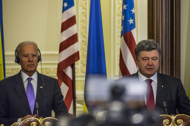 Порошенко поблагодарил США за экономическую блокаду Крыма