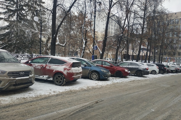 В Екатеринбурге ночью будут эвакуировать машины, мешающие уборке снега