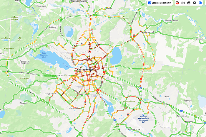 Екатеринбург встал в 10-балльные пробки