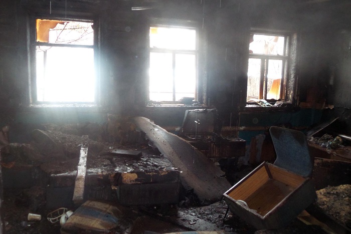 Полиция сообщила подробности пожара с гибелью 4-летнего ребенка в Артемовском