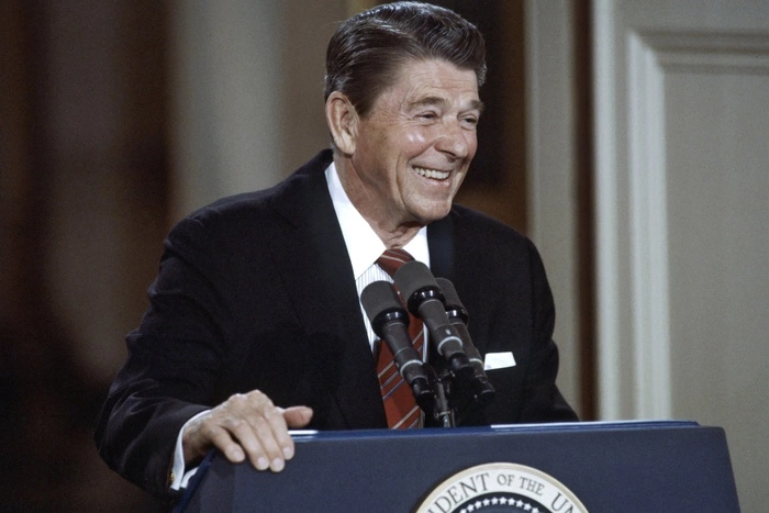 Киевлянам предложили установить памятник Рейгану