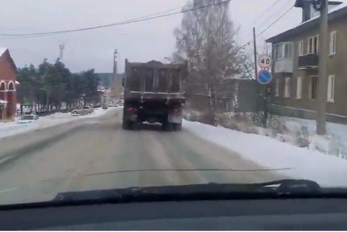 В УГИБДД прокомментировали ситуацию с самосвалами, нарушающими нормы груза
