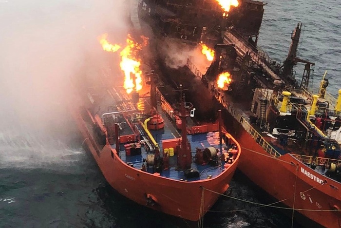 Причиной пожара на танкерах в Керченском проливе стали санкции США