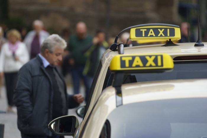 В Екатеринбурге поймали несколько десятков таксистов-нелегалов